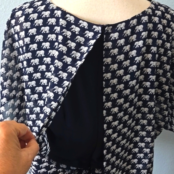 CABI Parade Blouse Elephant Print Top Navy White Sz Medium #5345 - Picture 7 of 11